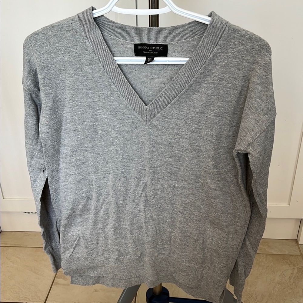 Banana Republic Gray V-Neck Sweater Timeless Design